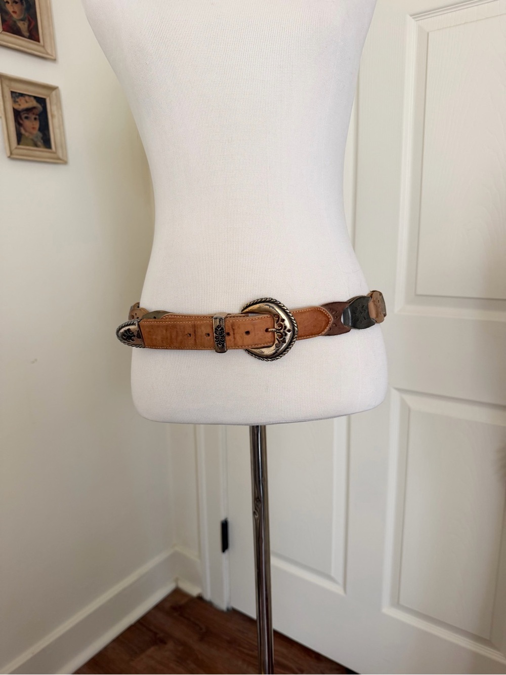 Vintage Y2K Western Brown Leather Brass Buckle Concho Belt